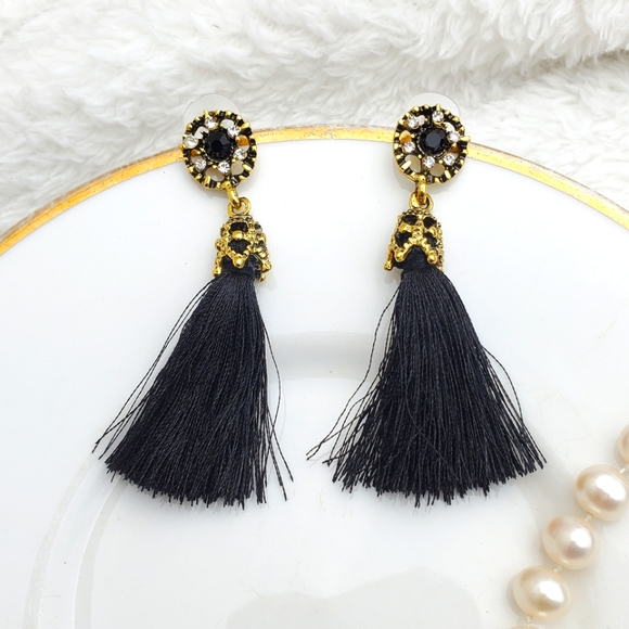 💫5/$25 Luxury Tassel Earrings 💫 - Picture 2 of 2
